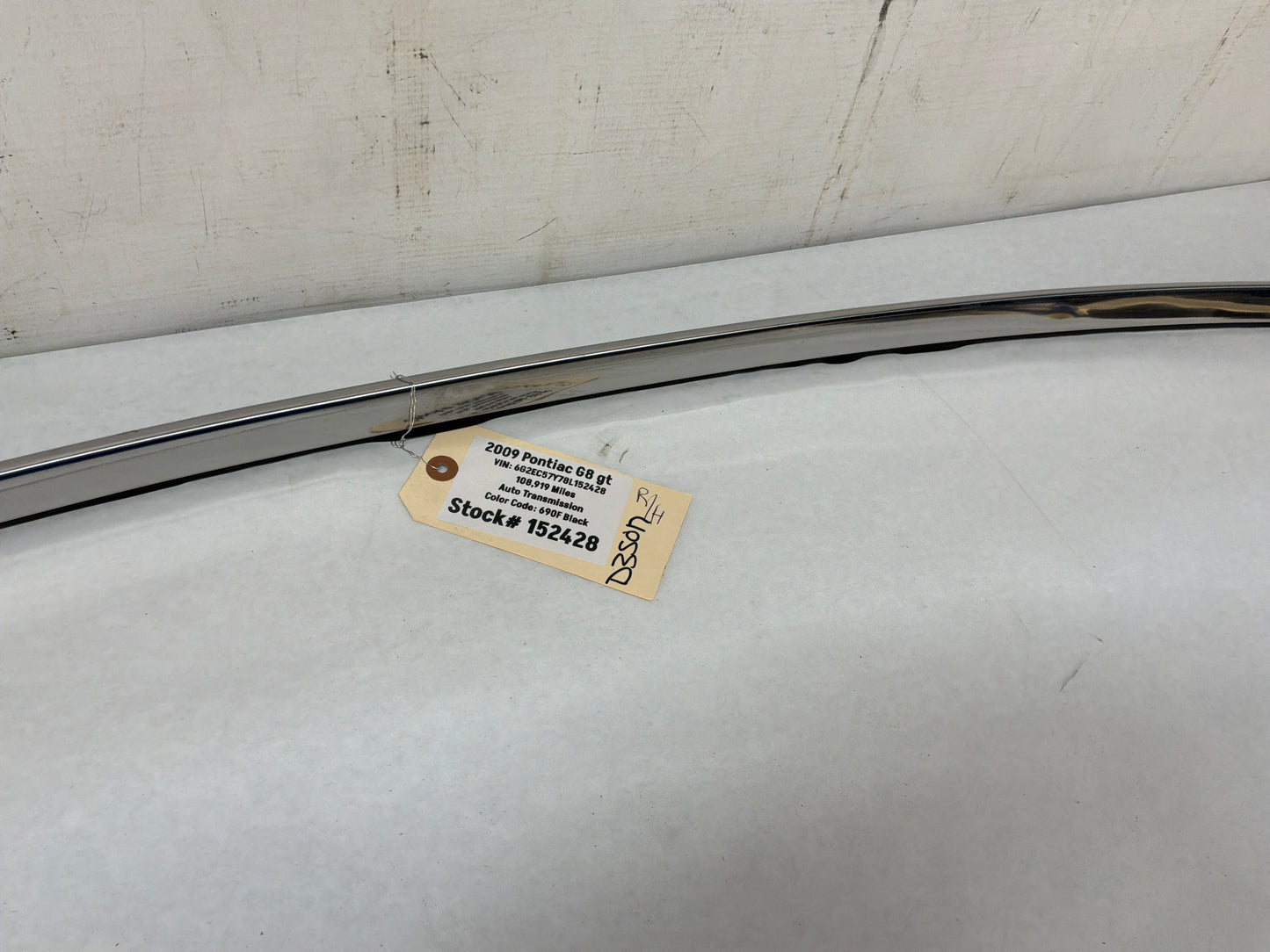 Rh roof top trim - Day's Parts Yard
