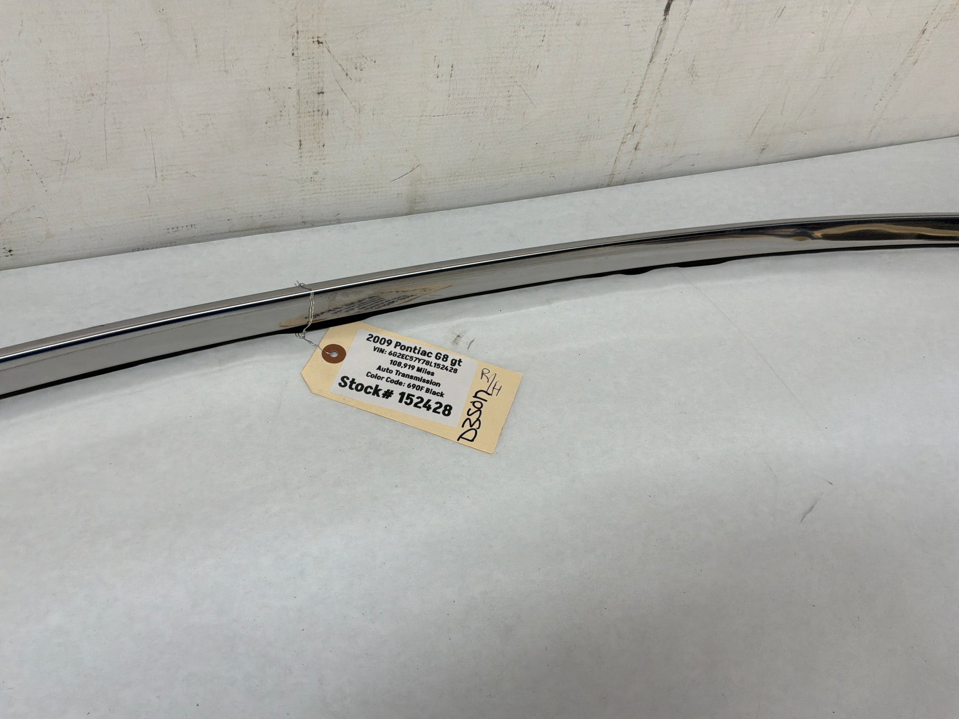 Rh roof top trim - Day's Parts Yard
