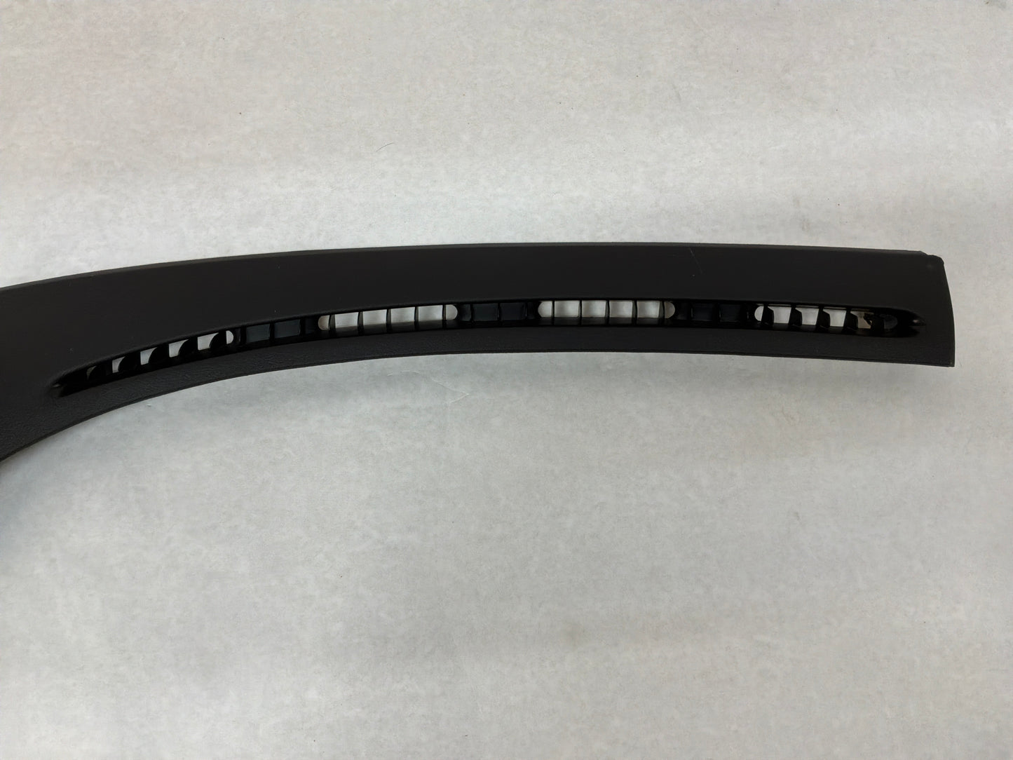 2006 Pontiac GTO LH Driver Dash Cowl Defrost Panel Vent Trim OEM