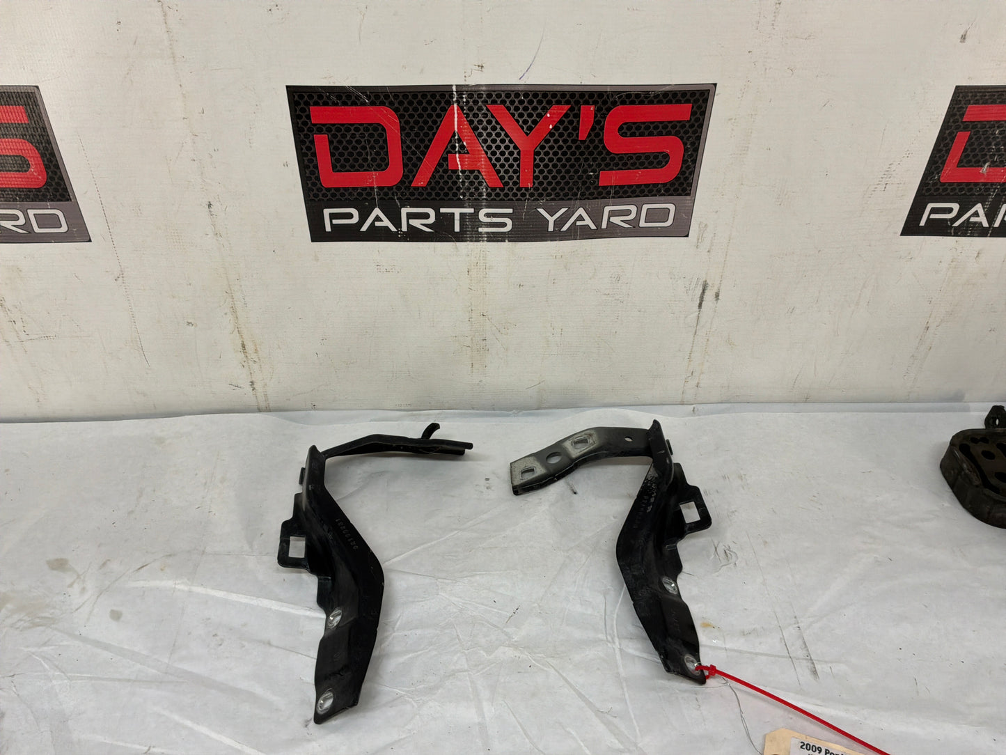 Hinges - Day's Parts Yard
