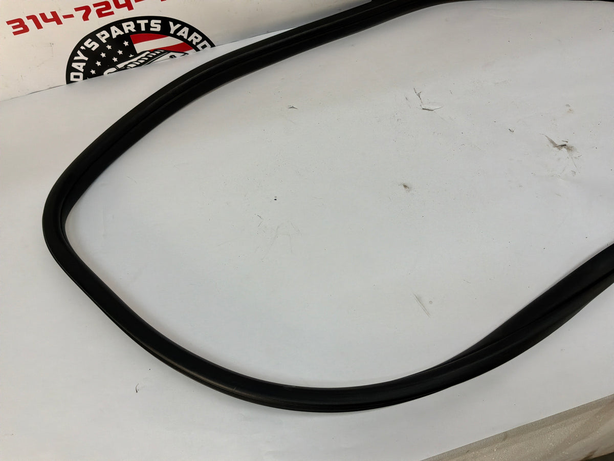 2015 Chevy SS Sedan RH Passenger Front Door Weather Strip Rubber Seal OEM