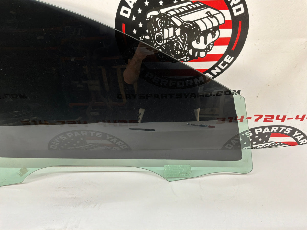 2014 Chevy SS Sedan RH Passenger Front Door Window Glass OEM