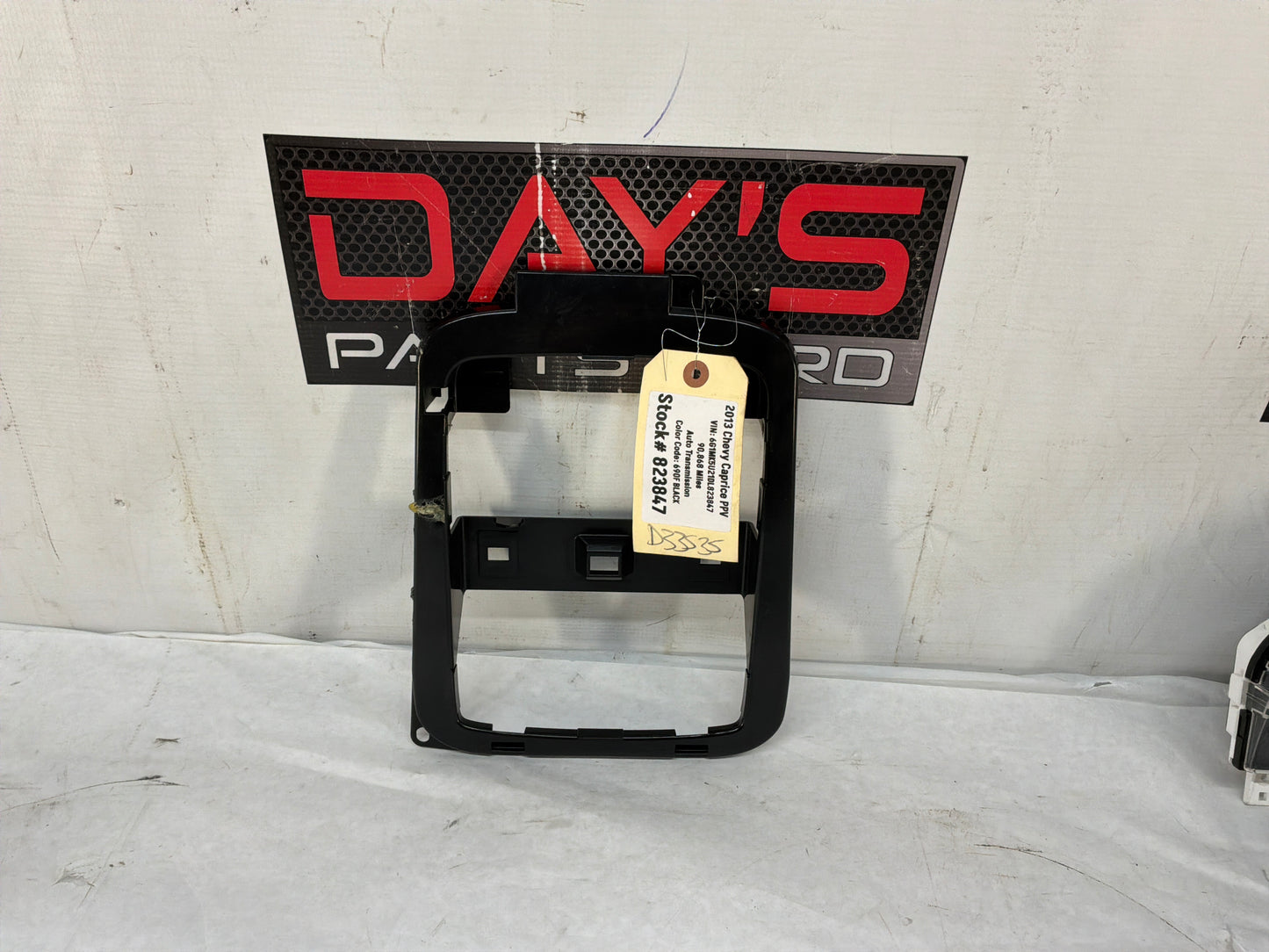 2013 Chevy Caprice PPV Over Head Console Dome Light Frame Bracket Bezel OEM - Day's Parts Yard