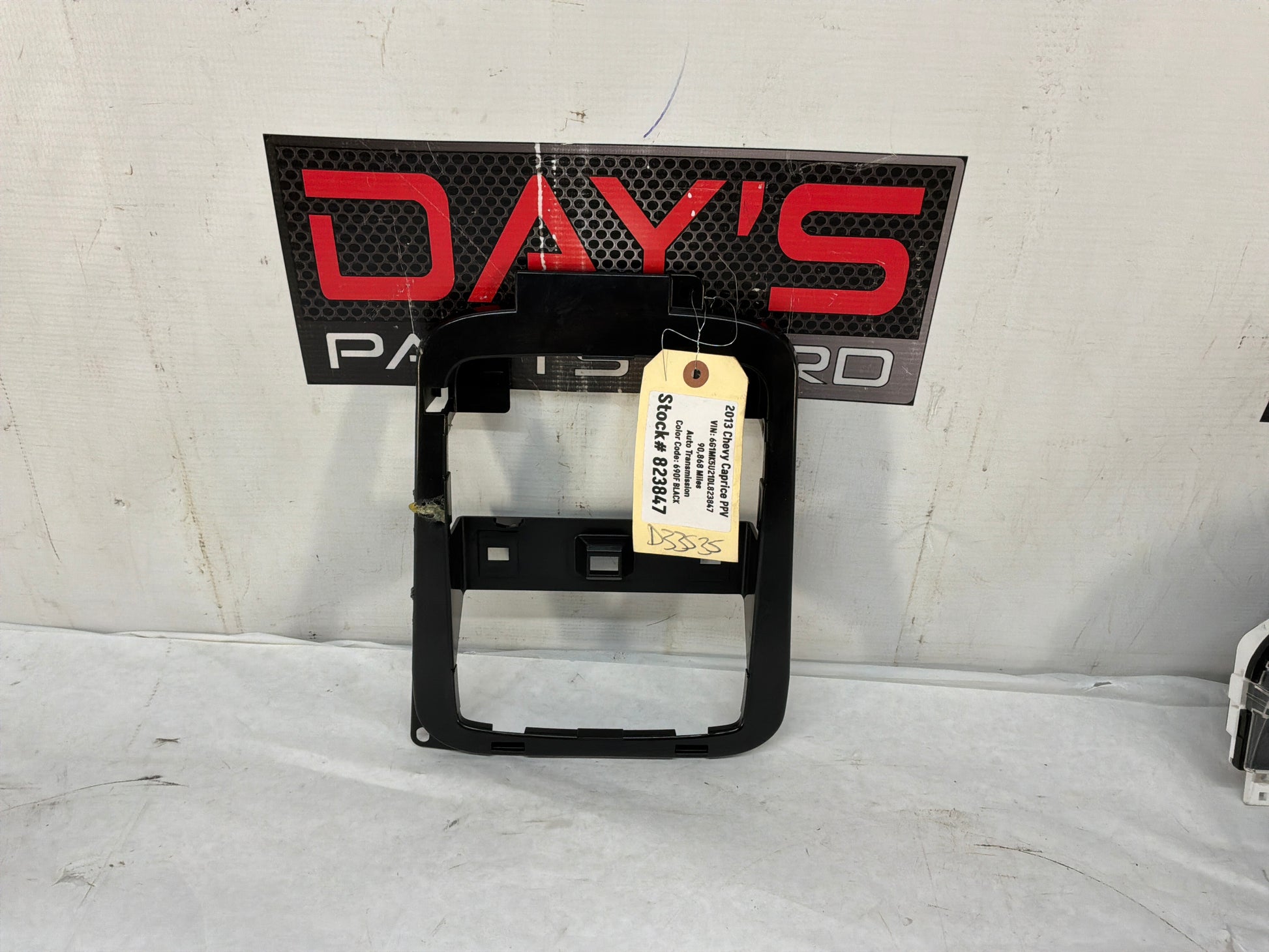 2013 Chevy Caprice PPV Over Head Console Dome Light Frame Bracket Bezel OEM - Day's Parts Yard