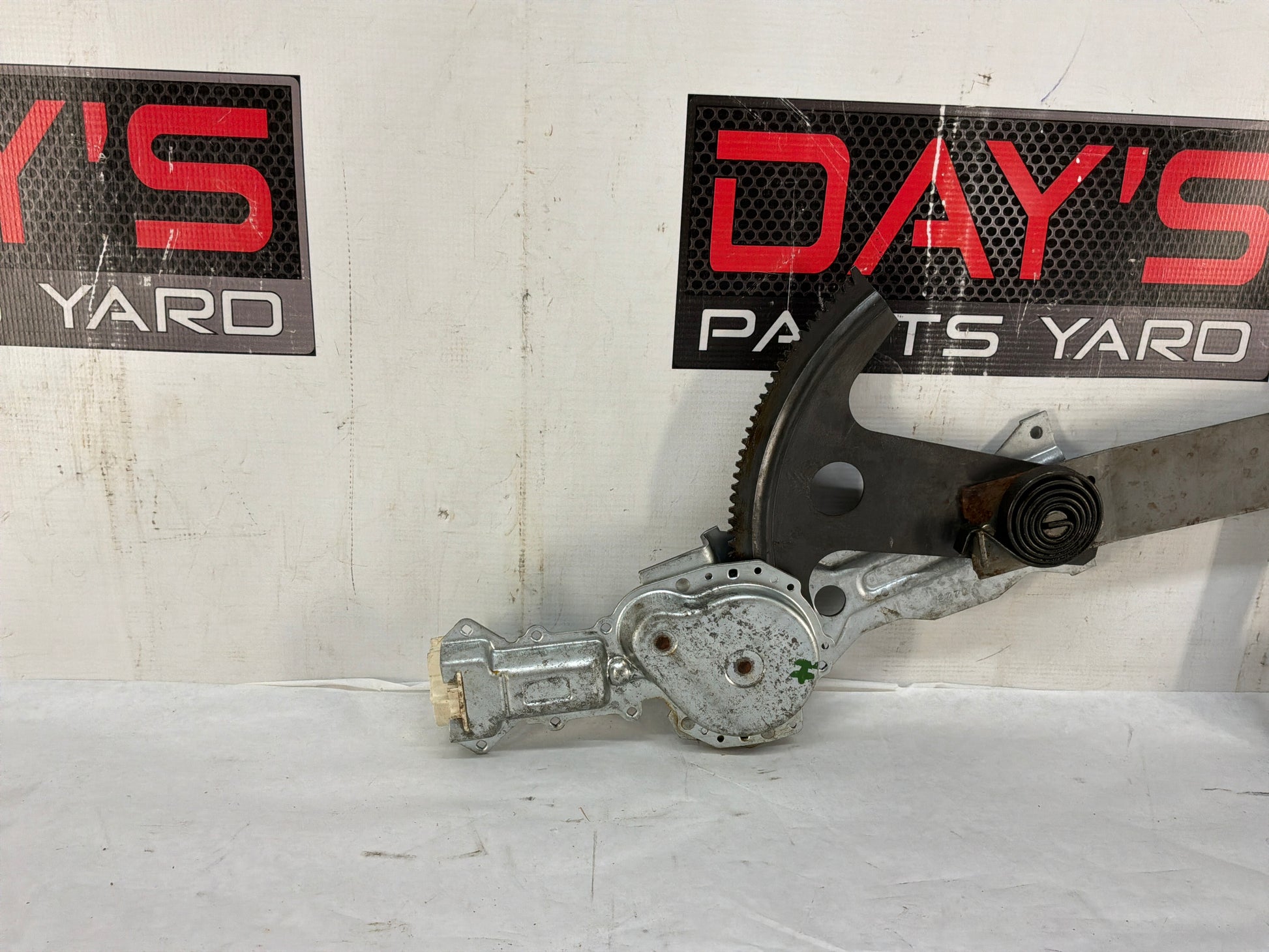 Lh window regulator - Day's Parts Yard