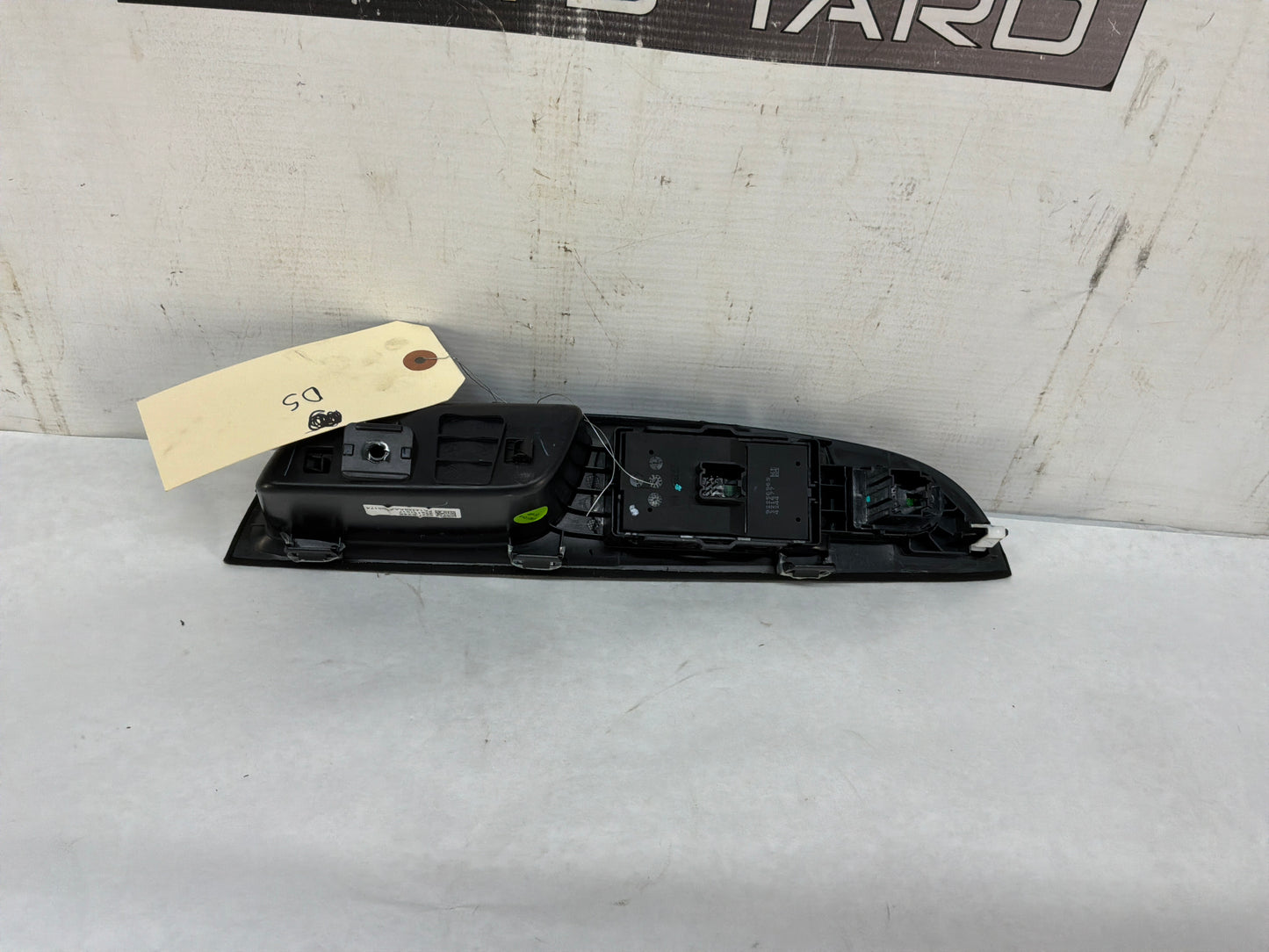 lh door window controls - Day's Parts Yard