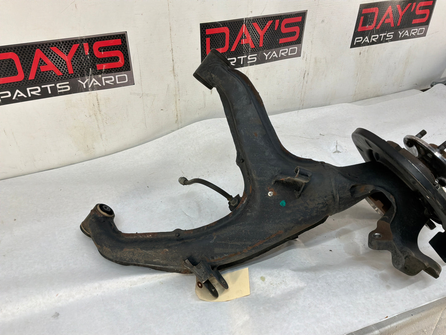 2006 Pontiac GTO LH Driver Rear Suspension Spindle Hub Knuckle Control Arm OEM