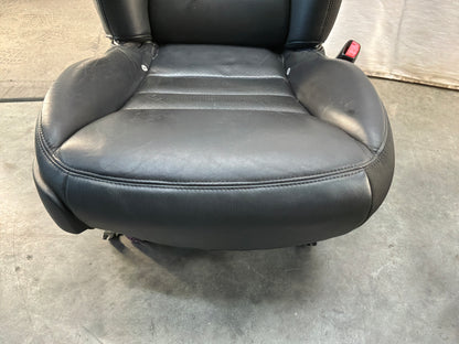 Front seats - Day's Parts Yard