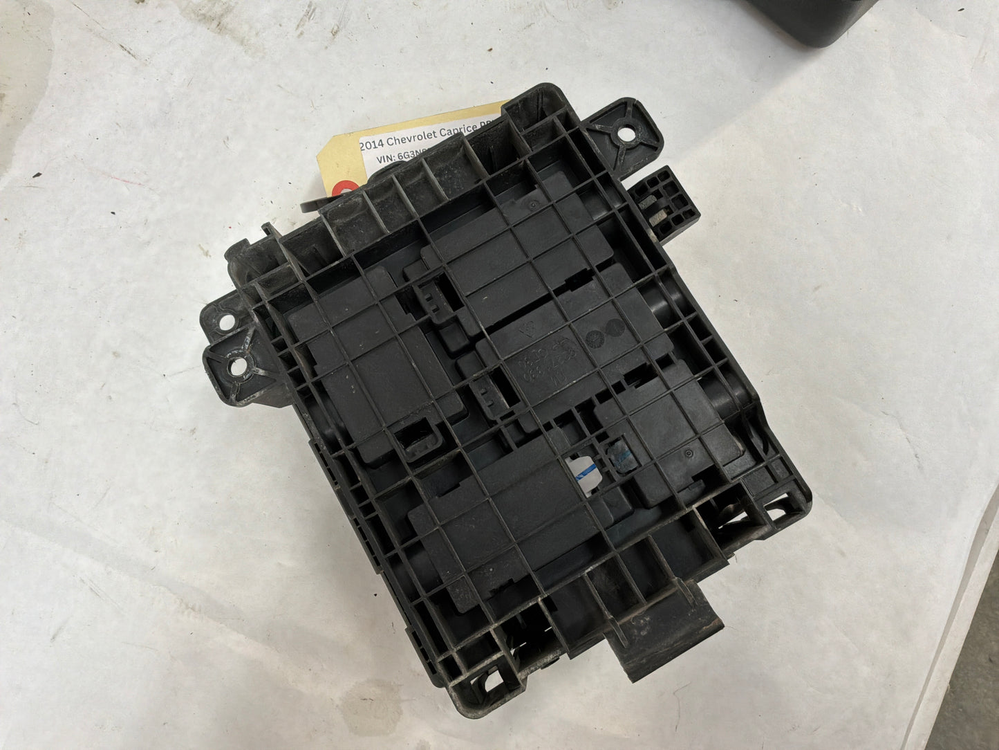 2014 Chevy Caprice PPV Engine Motor Bay Relay Fuse Box Junction Module OEM