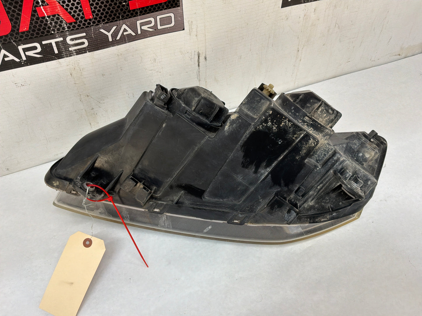 Rh headlight - Day's Parts Yard