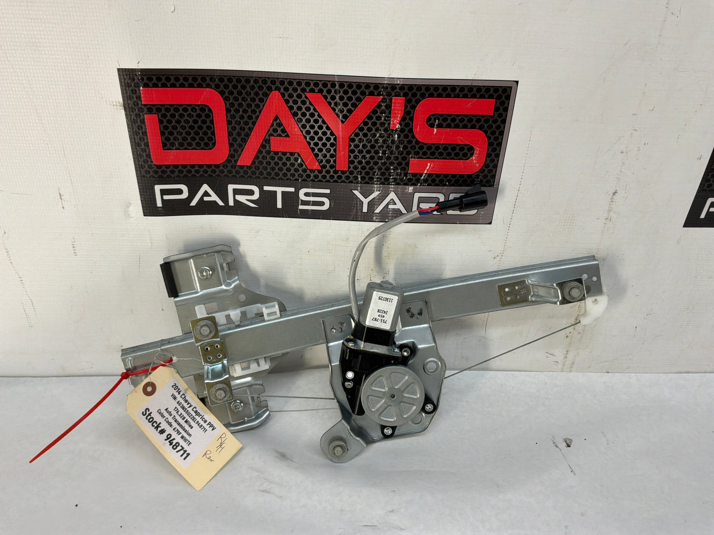 Rh rear window regulator - Day's Parts Yard