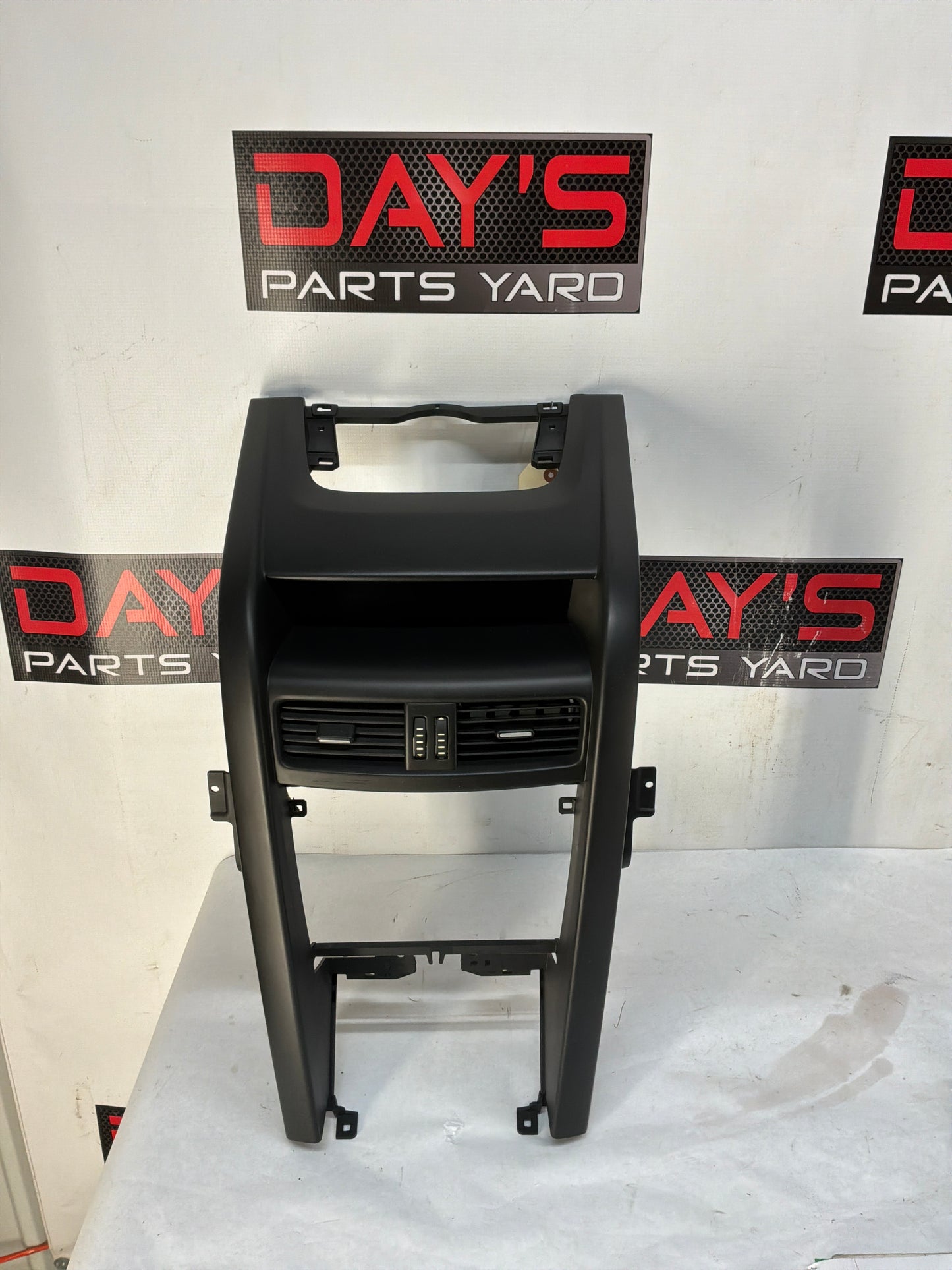 2008 Pontiac G8 GT Center Dash Radio Bezel Trim Molding Panel Speaker Grille OEM