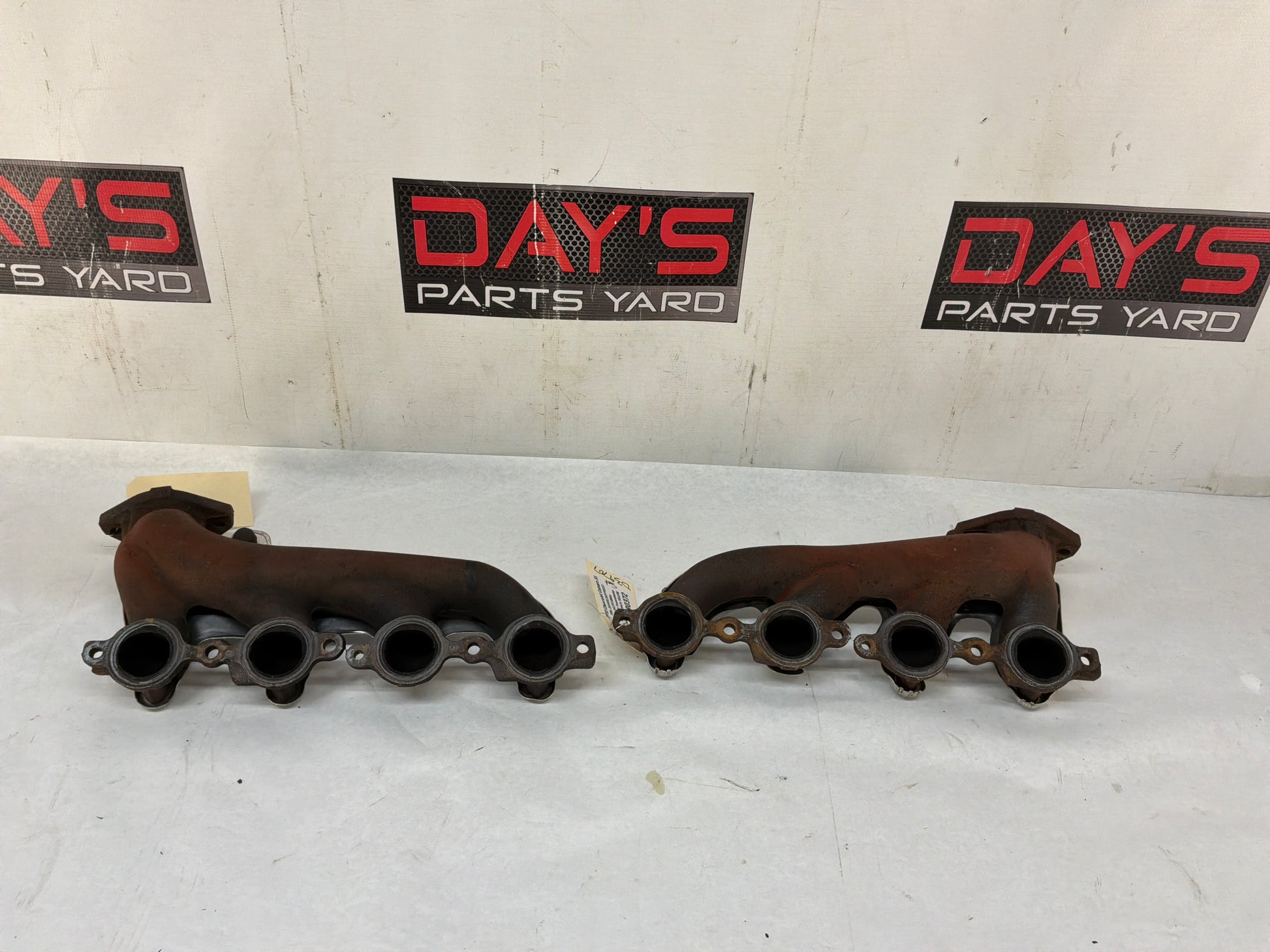 Exhaust manifold - Day's Parts Yard