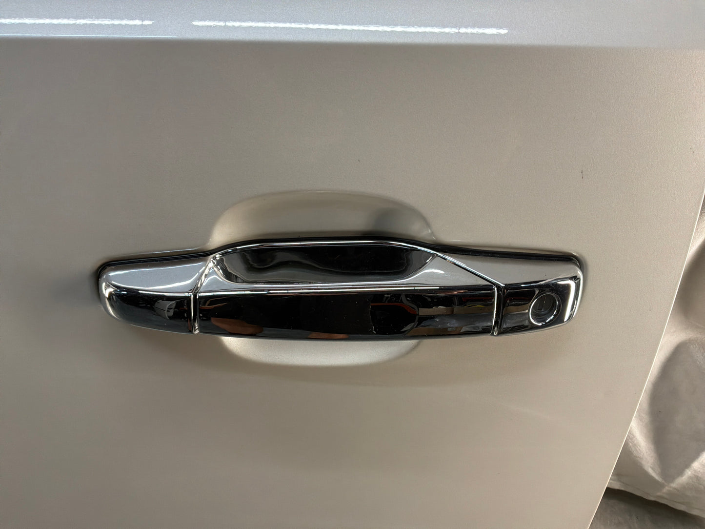 2012 Chevy Avalanche LH Driver Front Exterior Door White Assembly OEM