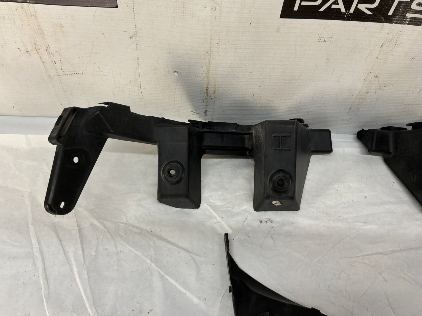 Rear bumper brackets - Day's Parts Yard