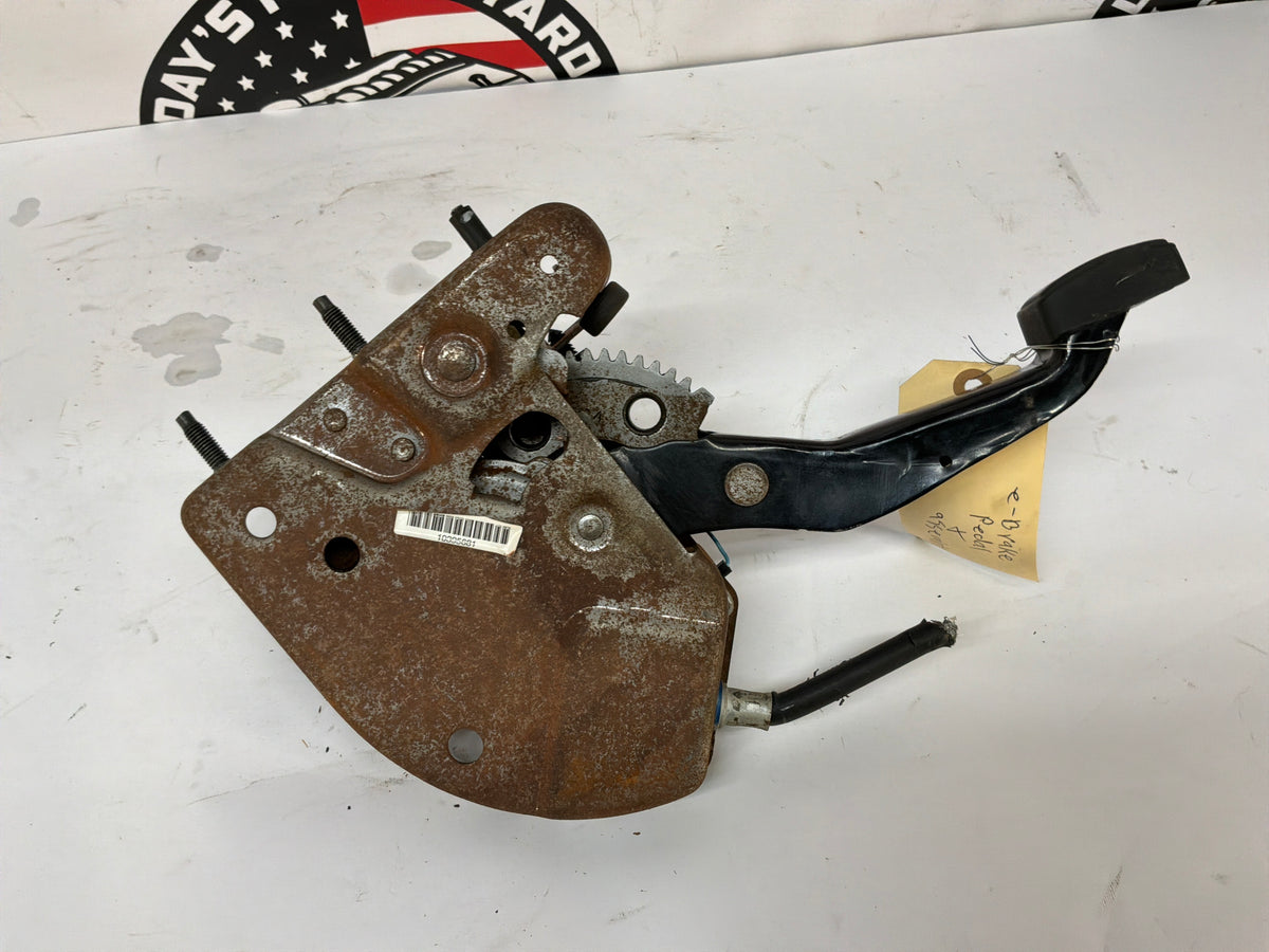 2006 Cadillac CTS-V Foot Brake Emergency E Parking Brake Pedal Assembly OEM