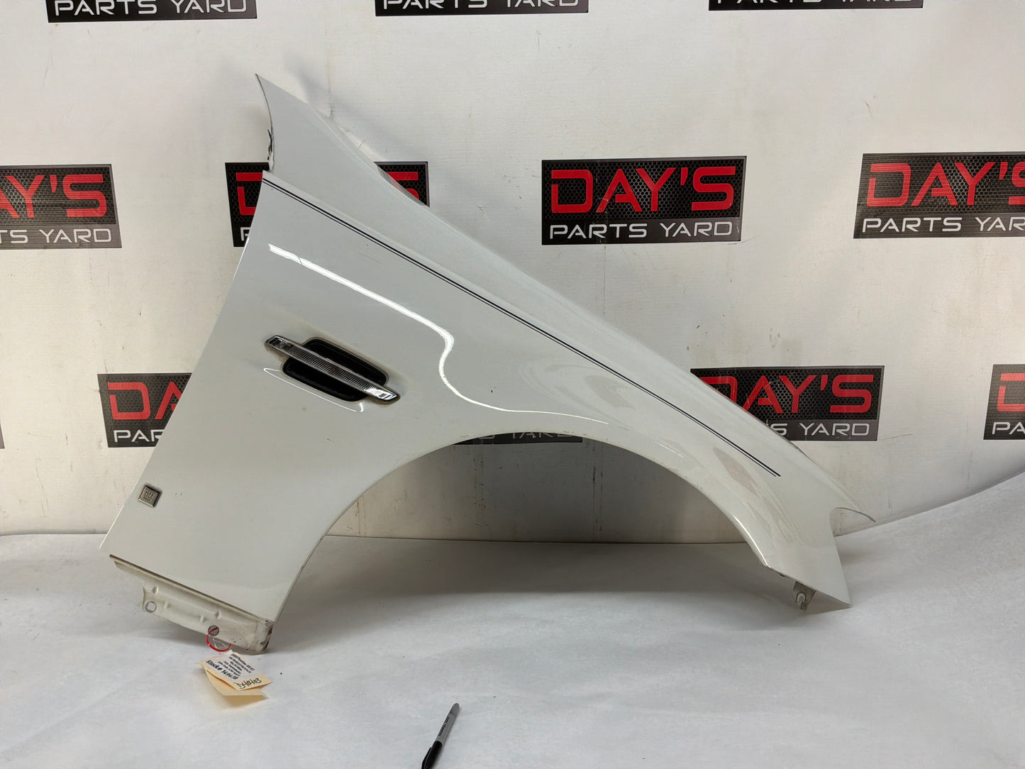 2008 Pontiac G8 GT RH Passenger Front Fender White OEM