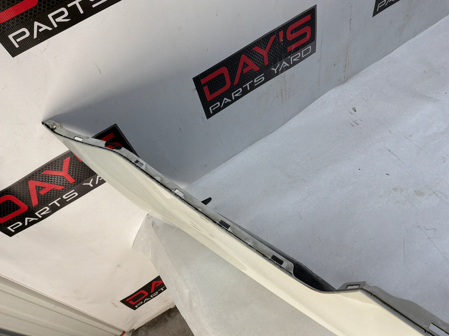 Rear bumper - Day's Parts Yard