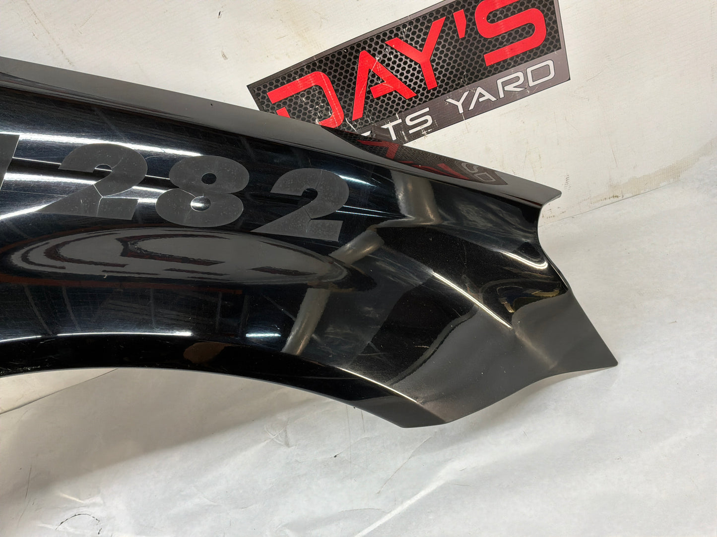 Rh fender - Day's Parts Yard