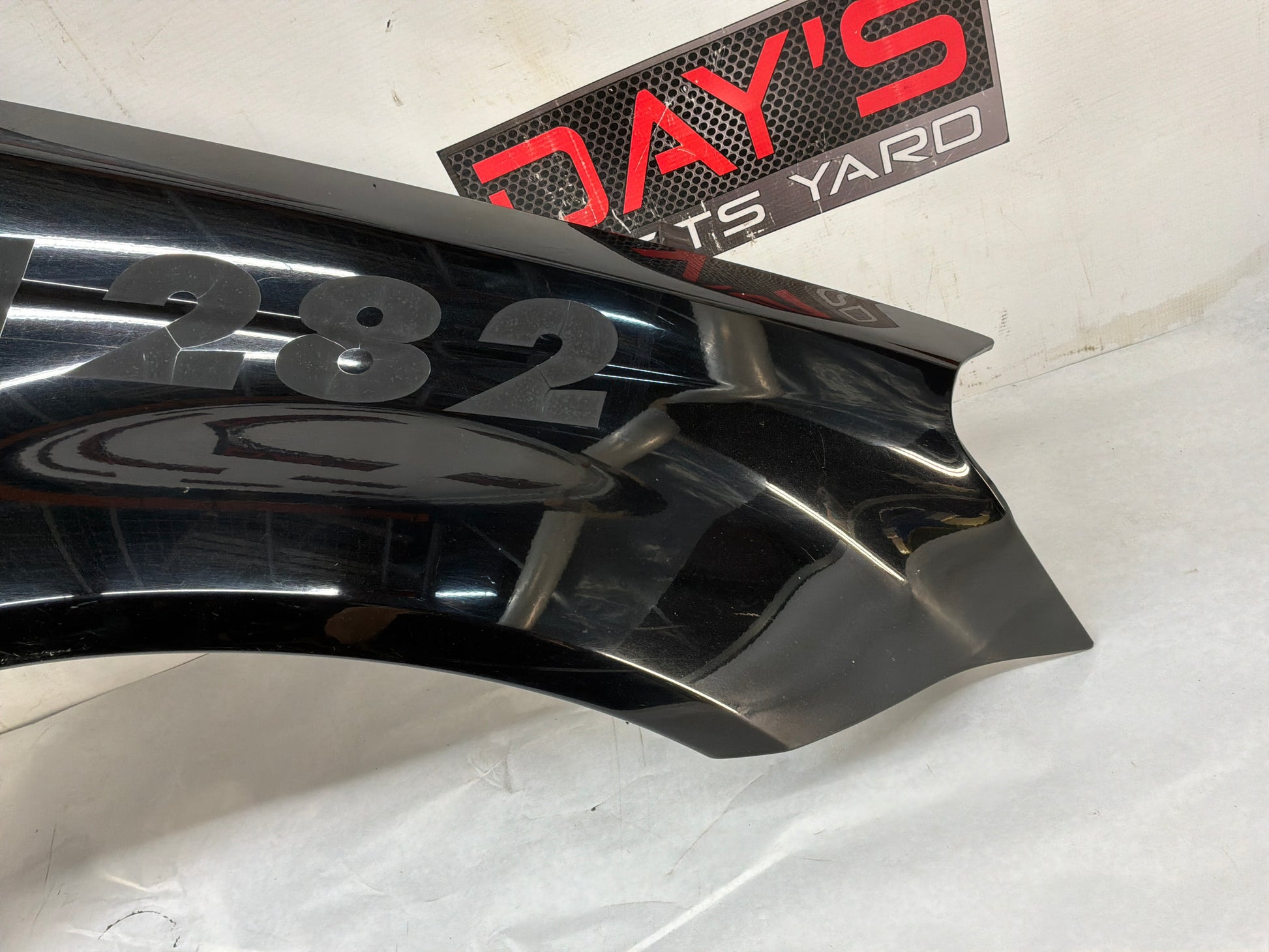 Rh fender - Day's Parts Yard