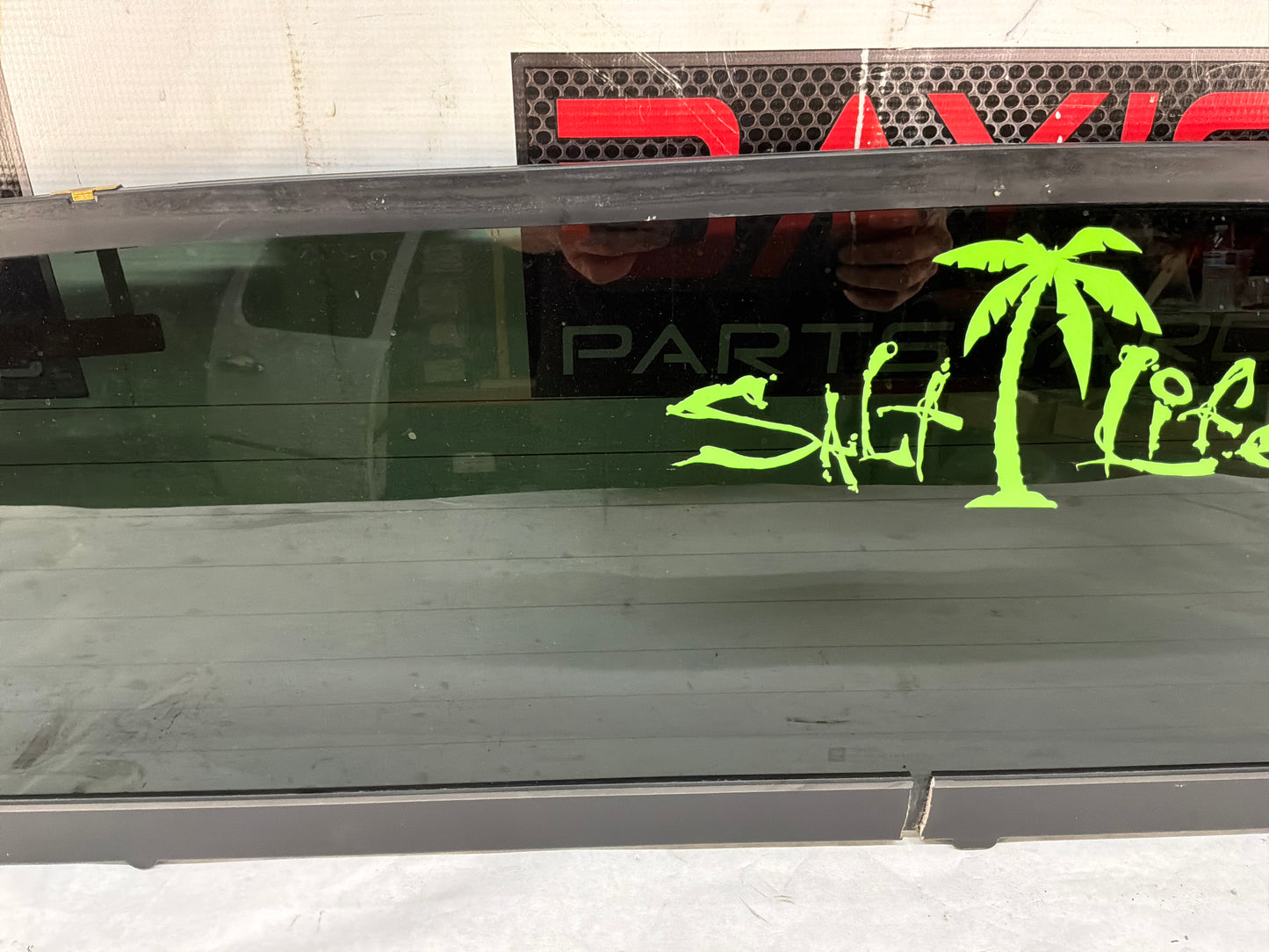 2012 Chevy Avalanche Rear Back Midgate Cargo Window Glass Panel OEM