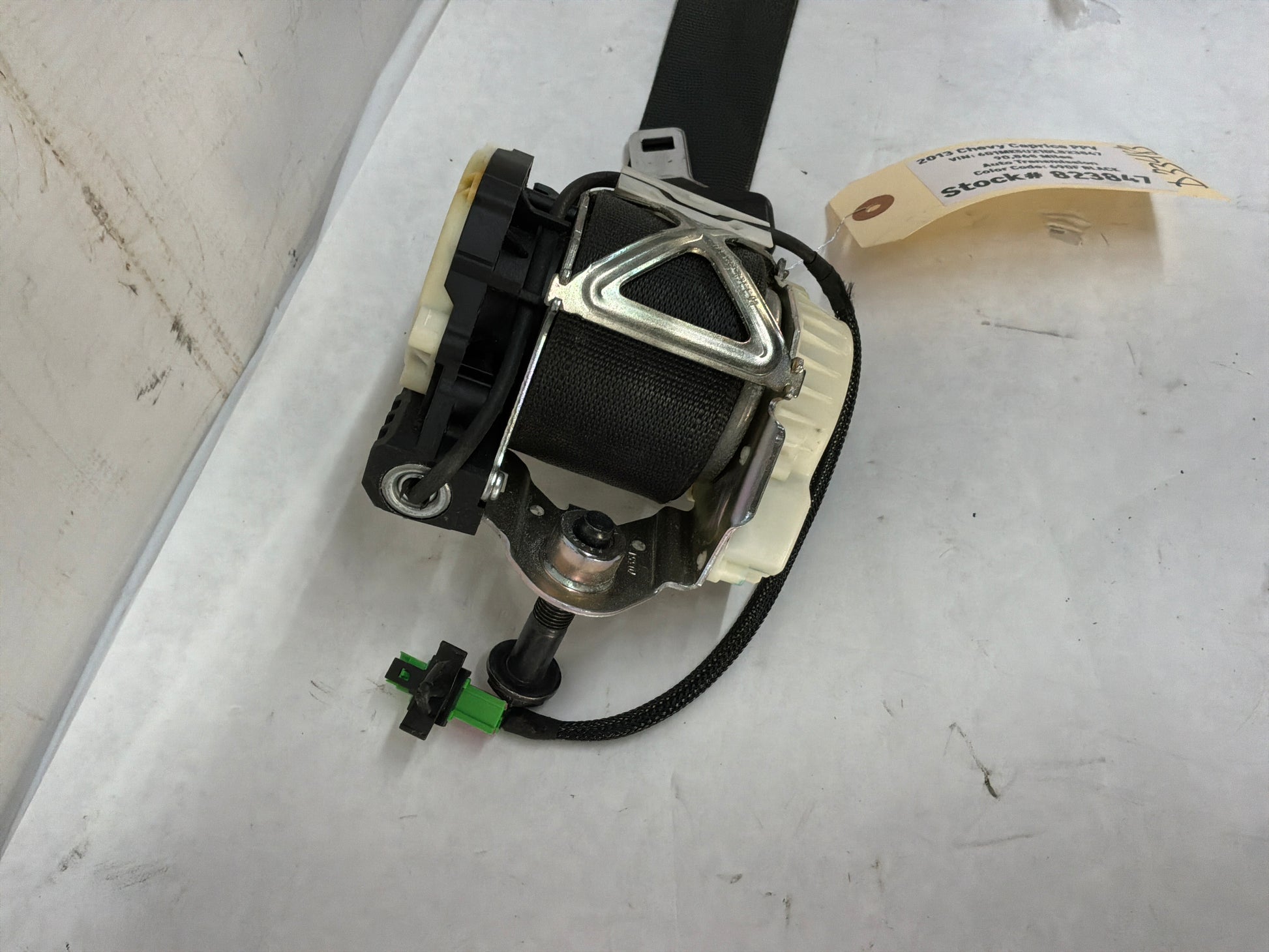 2013 Chevy Caprice PPV LH Driver Front Seat Belt Seatbelt Retractor OEM - Day's Parts Yard