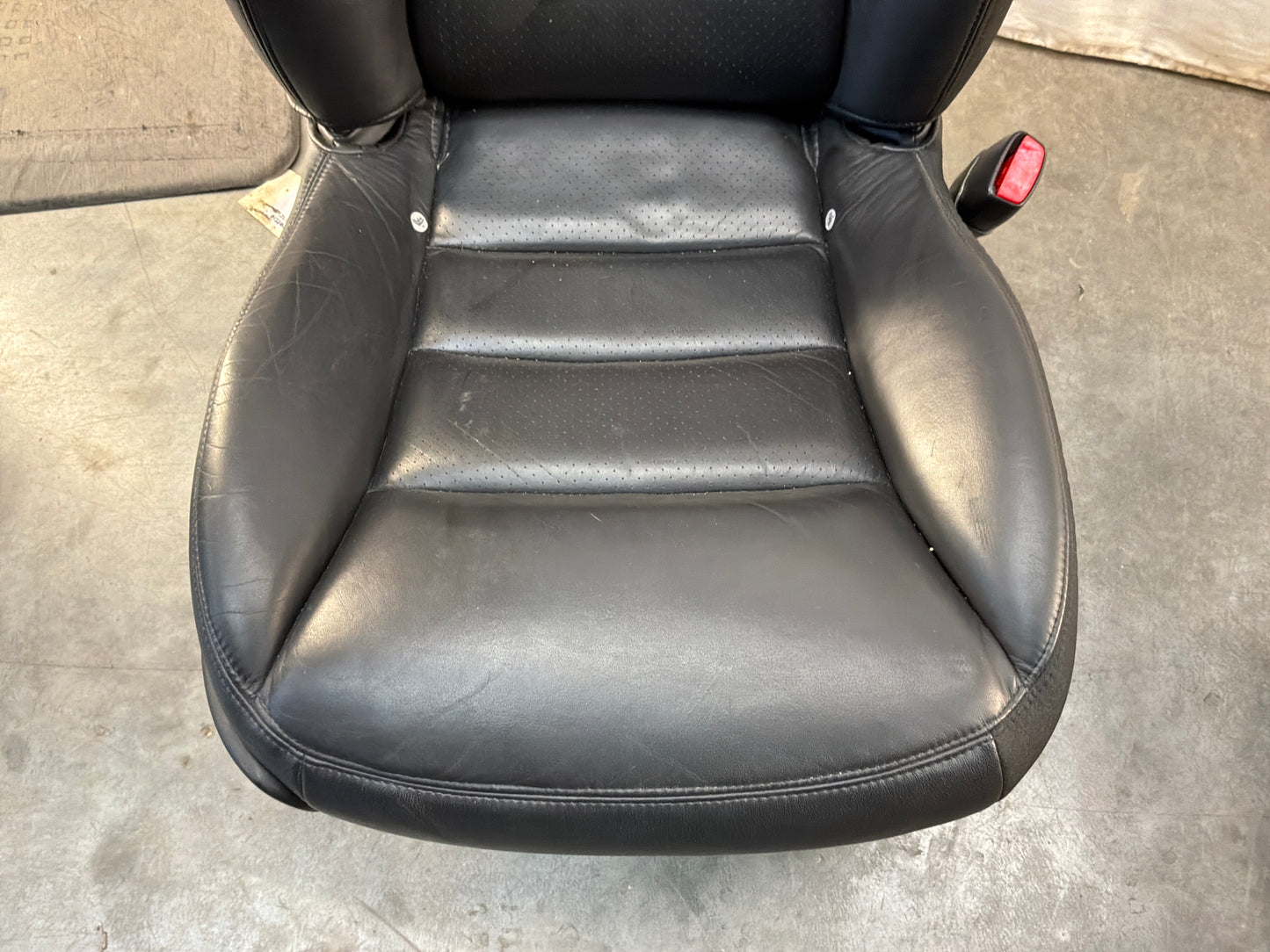 Front seats - Day's Parts Yard