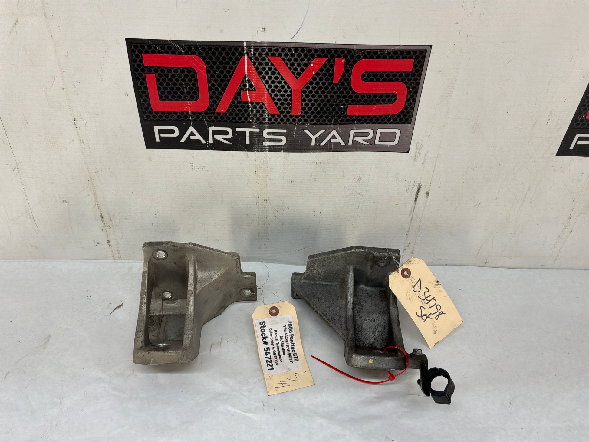 Mounts - Day's Parts Yard