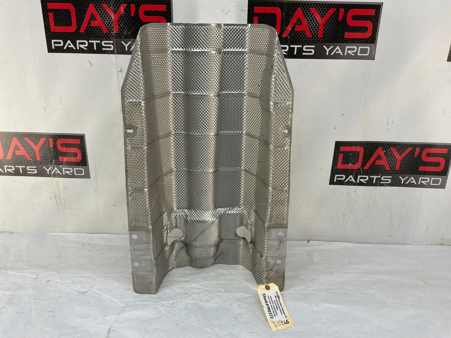 Het shield - Day's Parts Yard