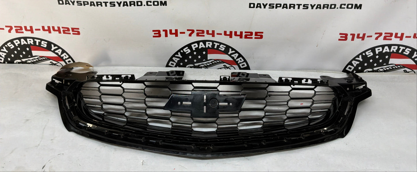 2017 Chevy SS Sedan Front Bumper Upper Grille OEM