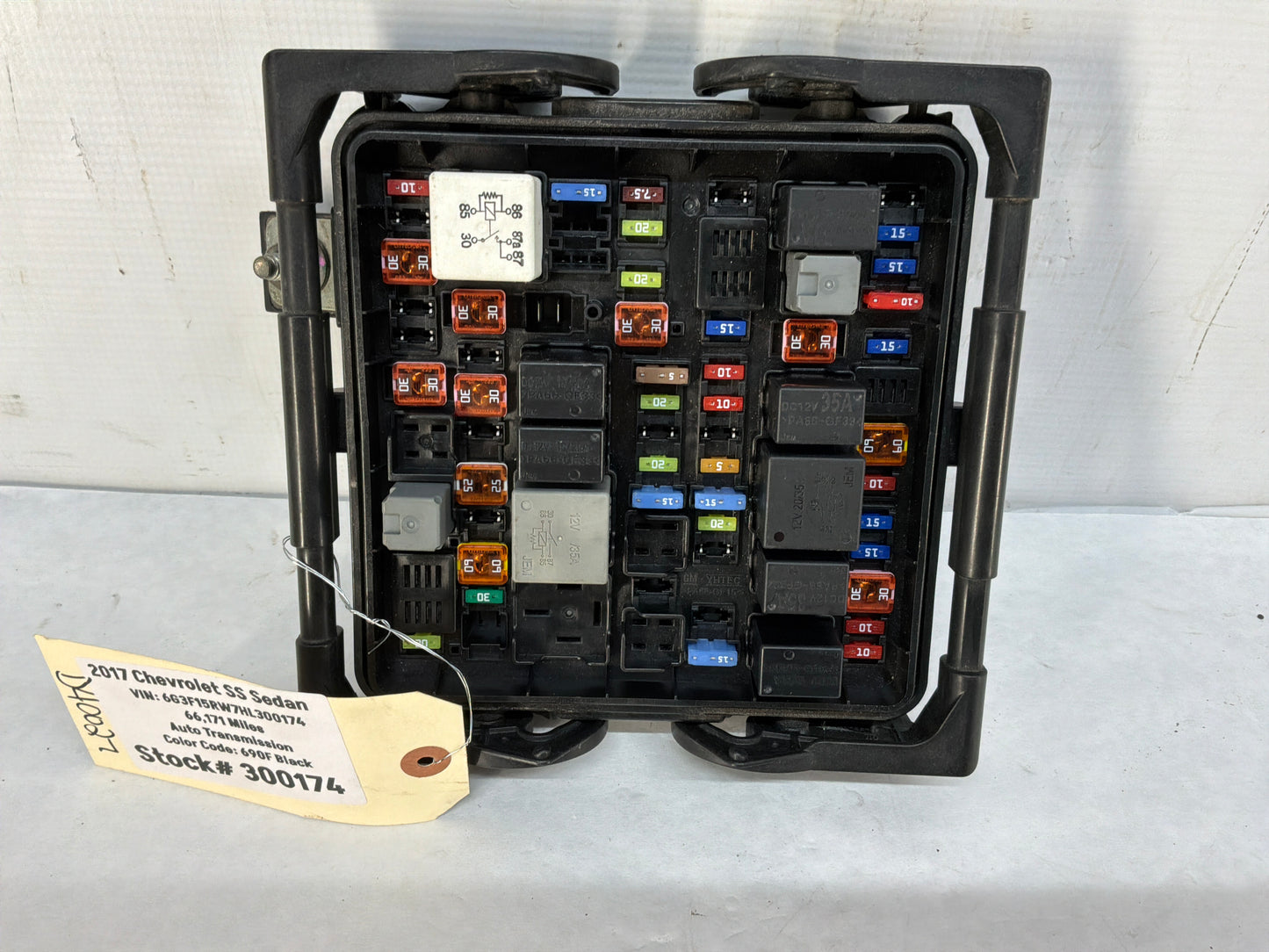 2017 Chevy SS Sedan Engine Bay Fuse Relay Wiring Wire Harness Junction Box Block OEM