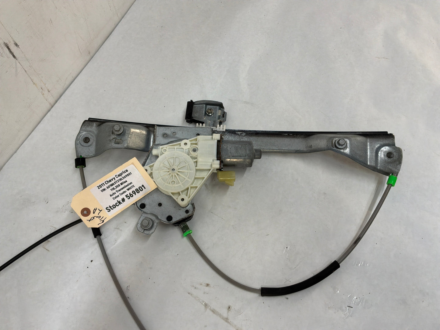 Rh front window reg - Day's Parts Yard