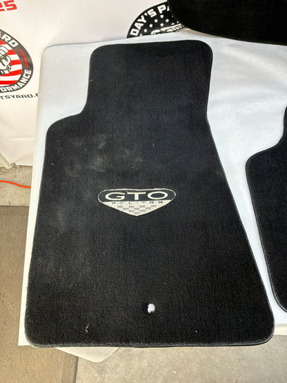 2005 Pontiac GTO Embroidered Front & Rear Floor Mats w/ Spare Tire Cover
