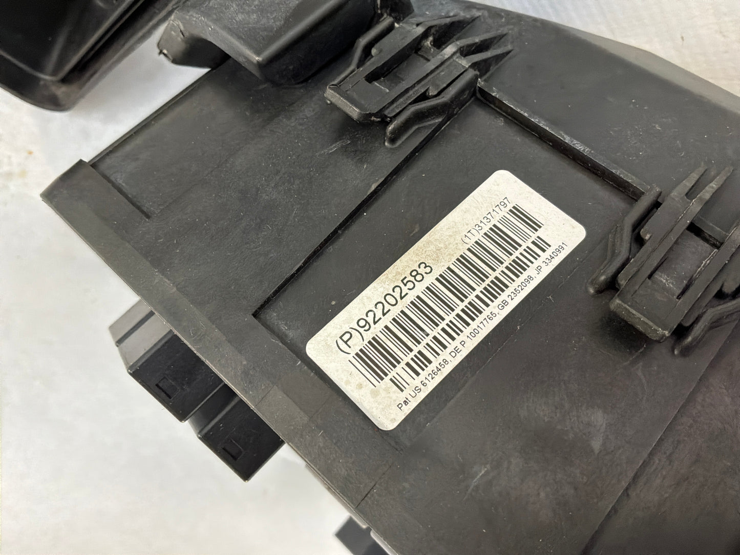 2008 Pontiac G8 Base Fuse Box w/ Lid Cover OEM