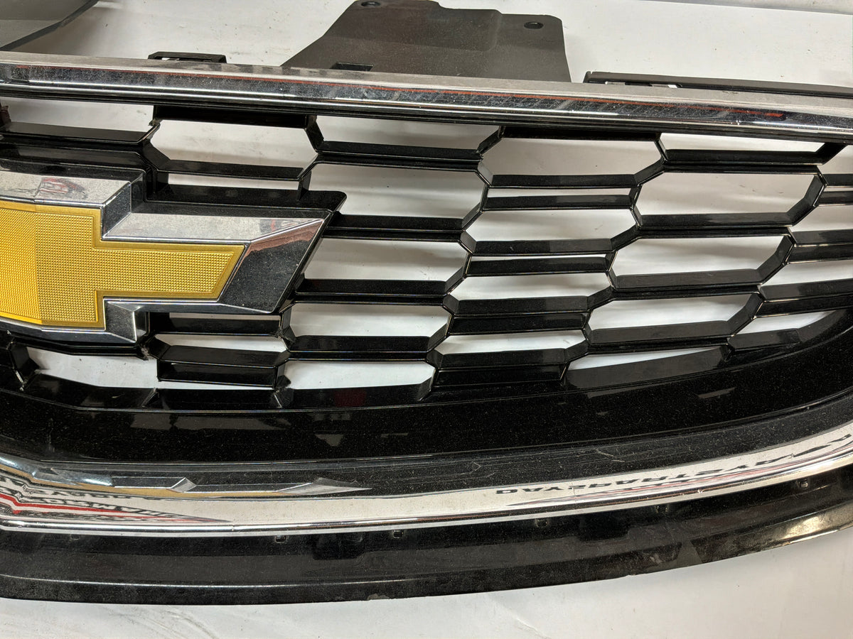 2017 Chevy SS Sedan Front Upper Grille OEM Damaged