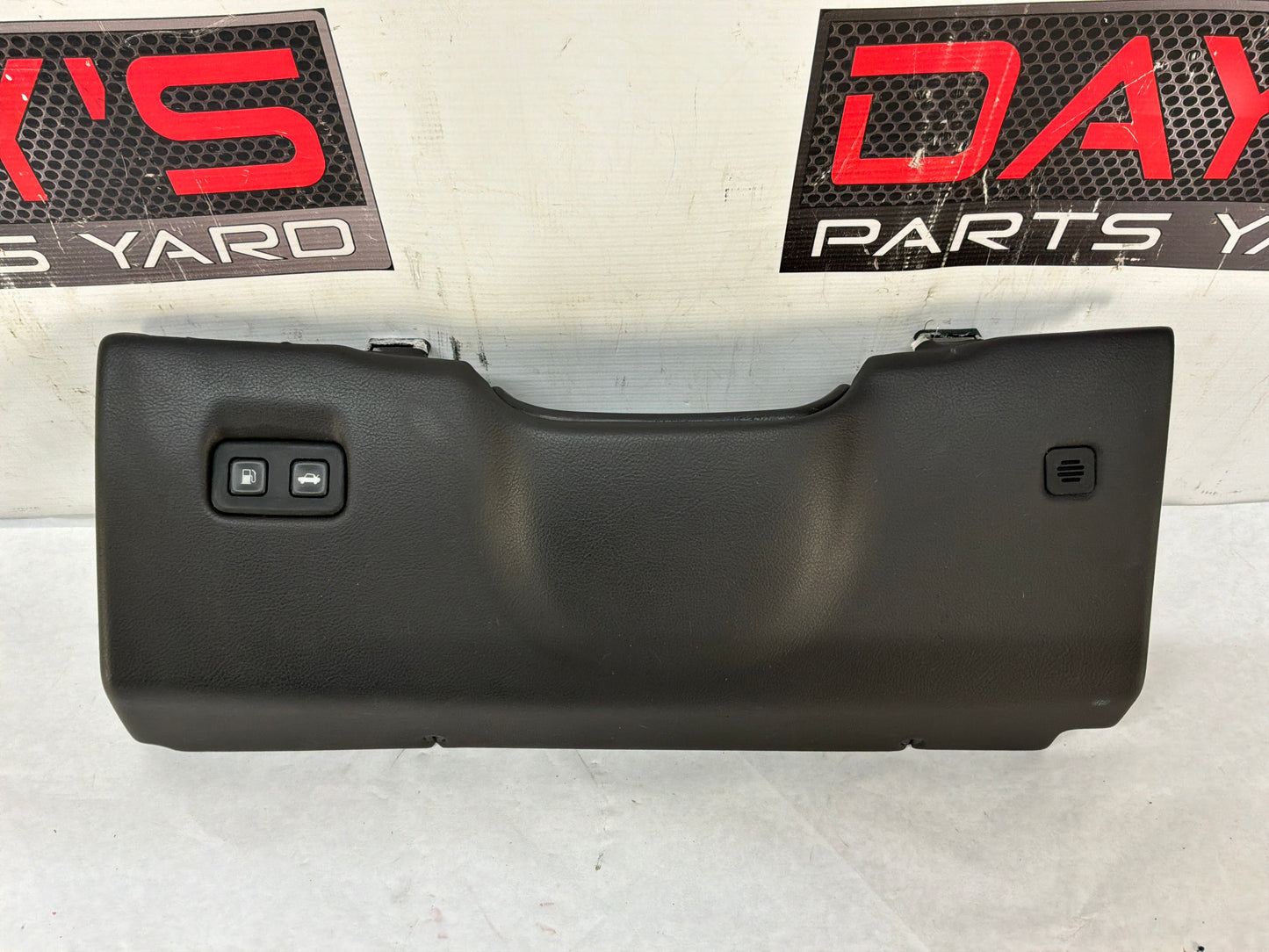 Knee bolster - Day's Parts Yard