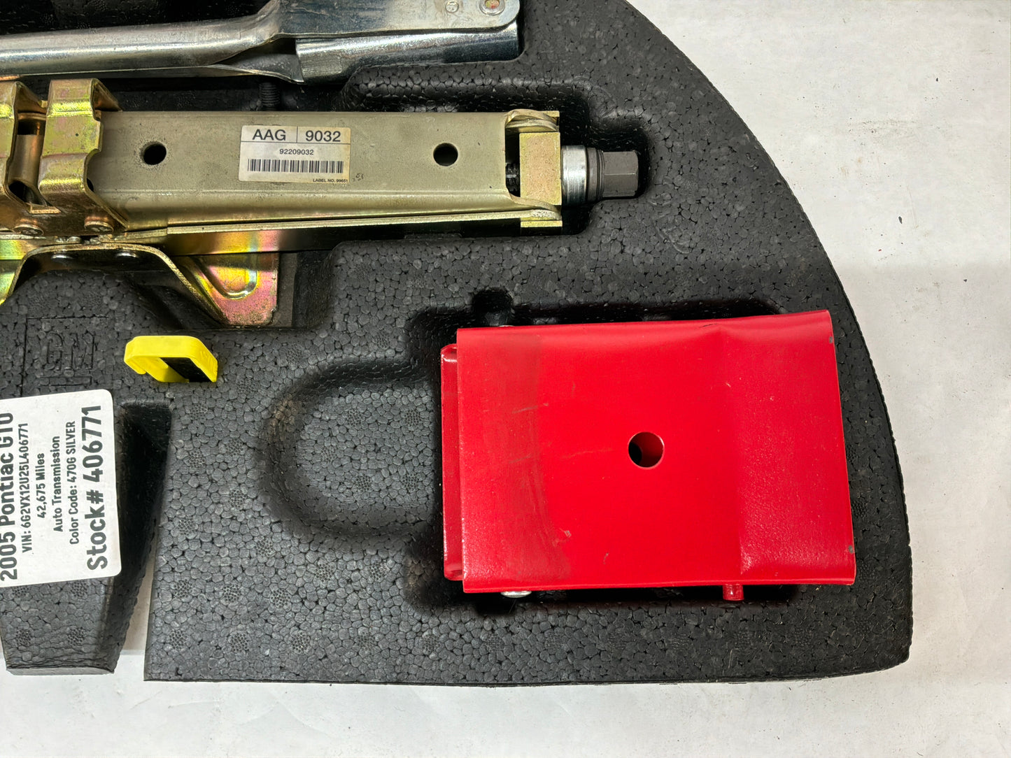 2005 Pontiac GTO Emergency Spare Tire Jack Tool Kit OEM