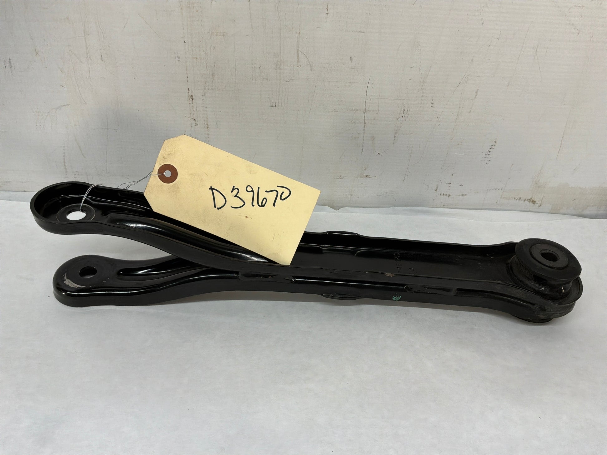 Rear lh control arm - Day's Parts Yard
