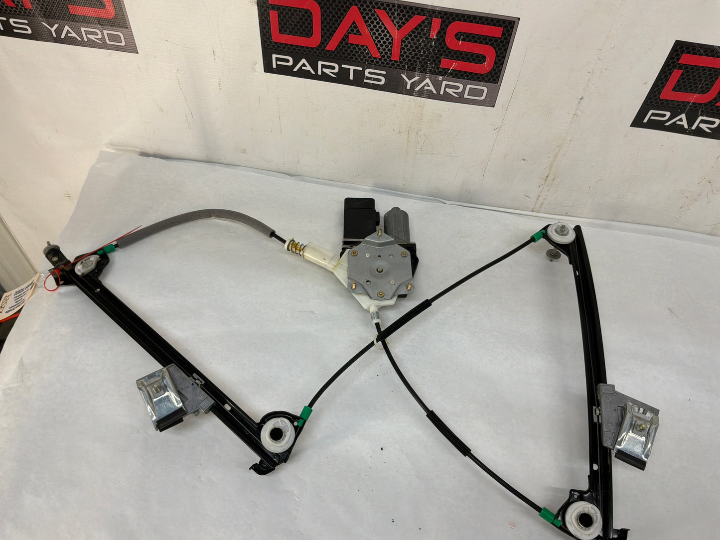 Rh window regulator - Day's Parts Yard
