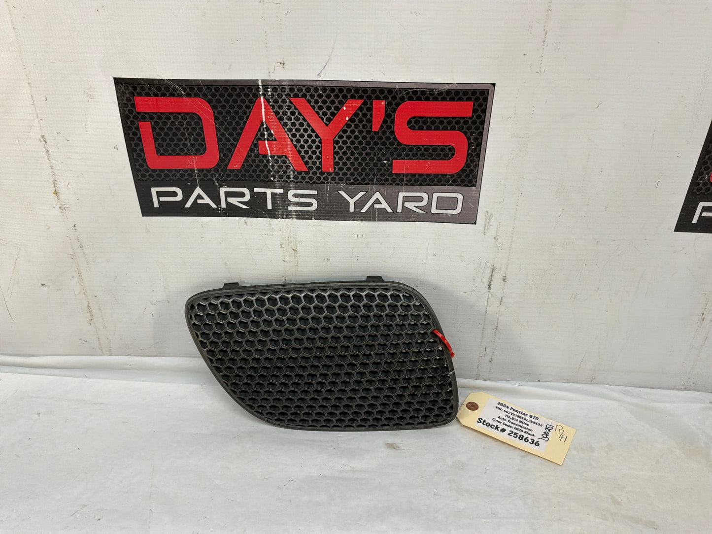 2004 Pontiac GTO RH Passenger Front Bumper Upper Kidney Grille OEM