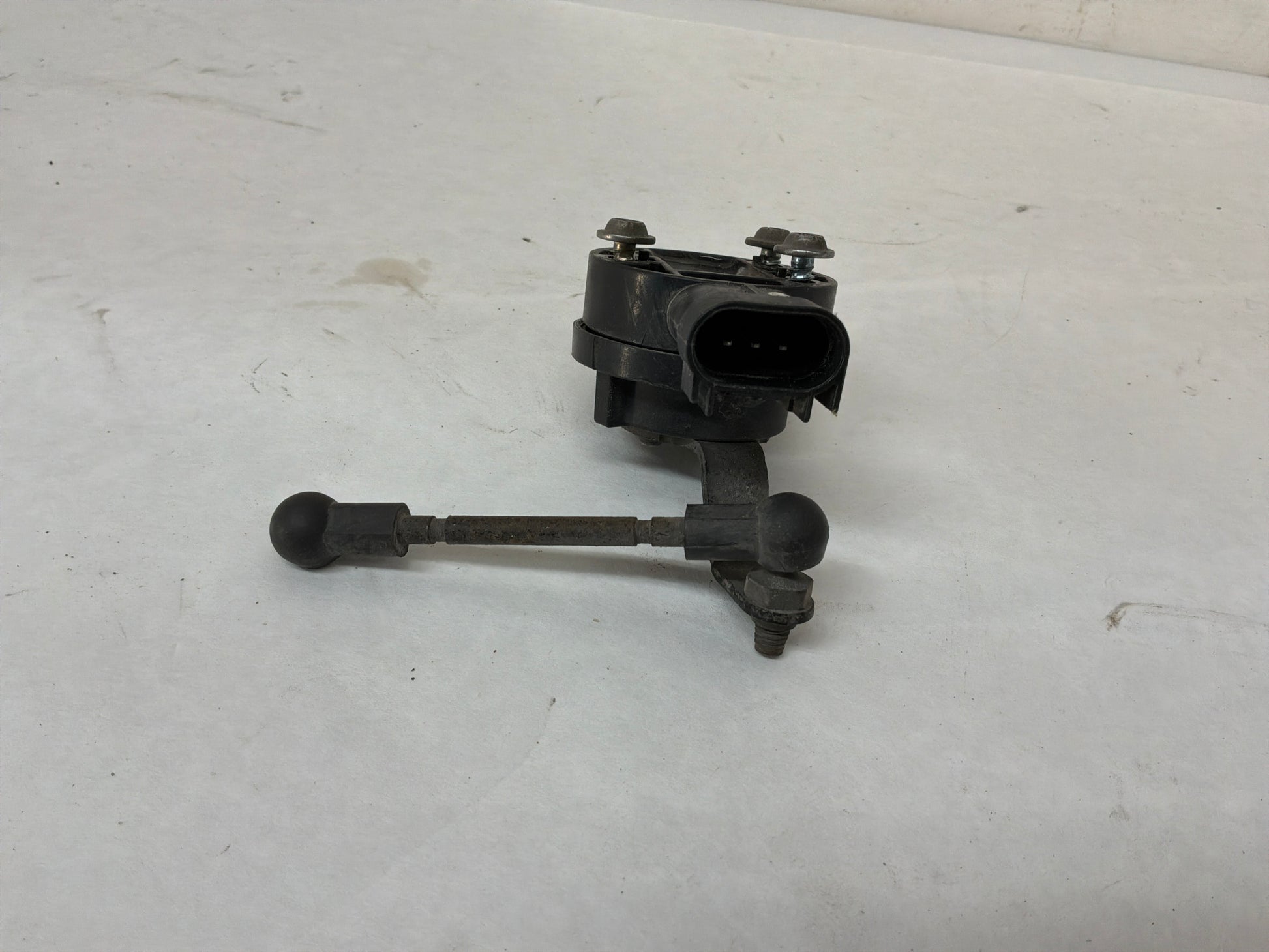 Rh lh ride heigh sensor - Day's Parts Yard