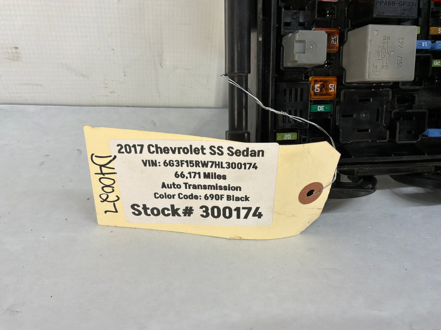 2017 Chevy SS Sedan Engine Bay Fuse Relay Wiring Wire Harness Junction Box Block OEM