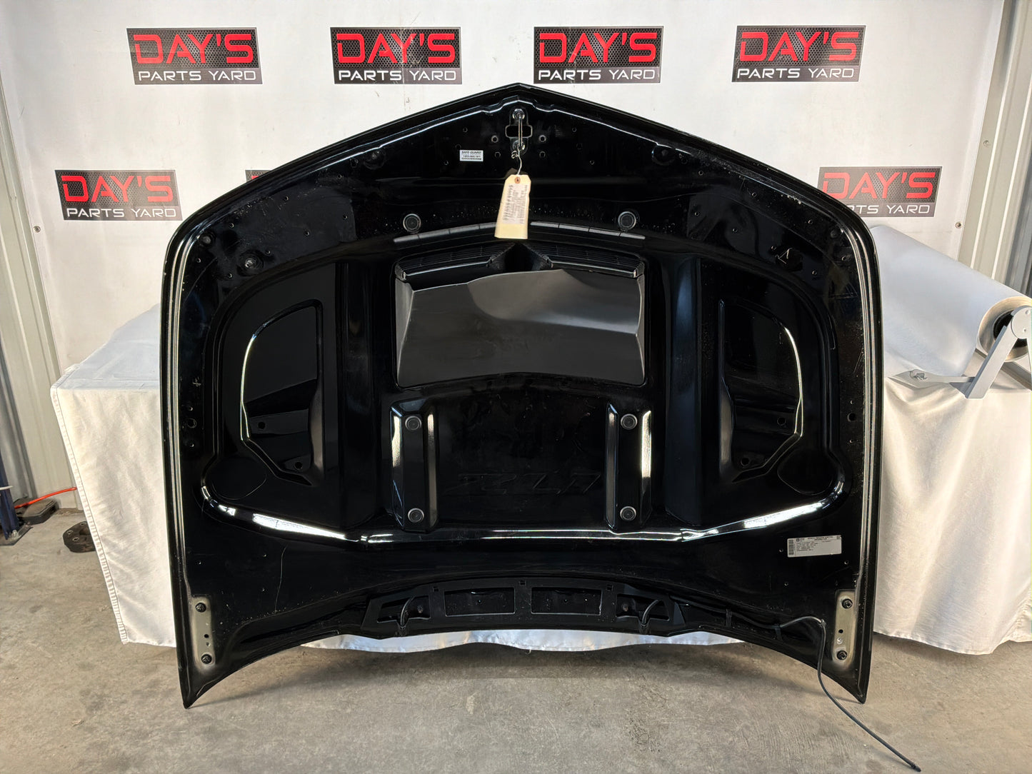 2014 Chevy Camaro ZL1 Hood w/ Carbon Fiber Scoop Vent Insert Black OEM