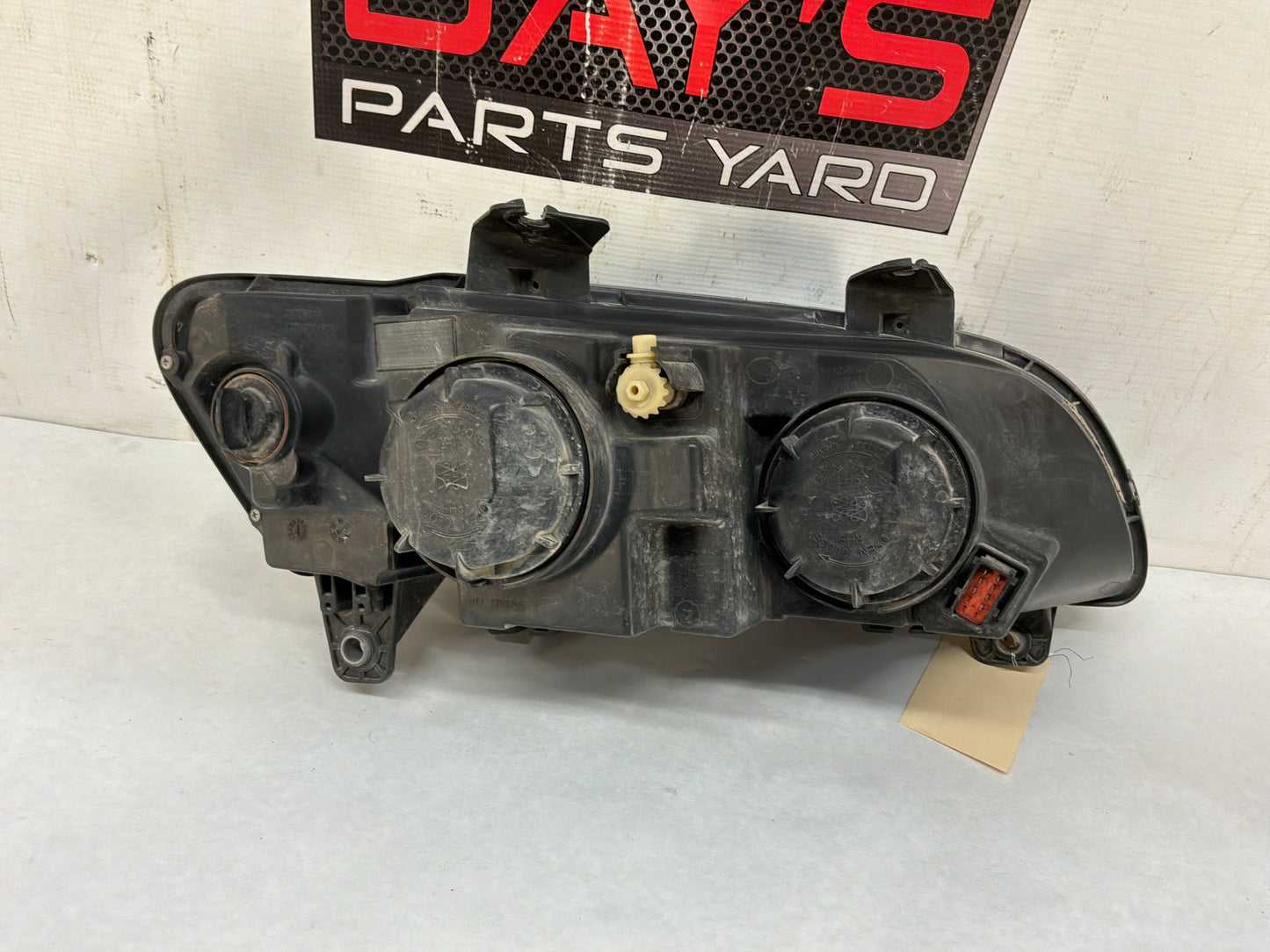 2009 Pontiac G8 Base LH Driver Headlights Head Light Lamps OEM - Day's Parts Yard