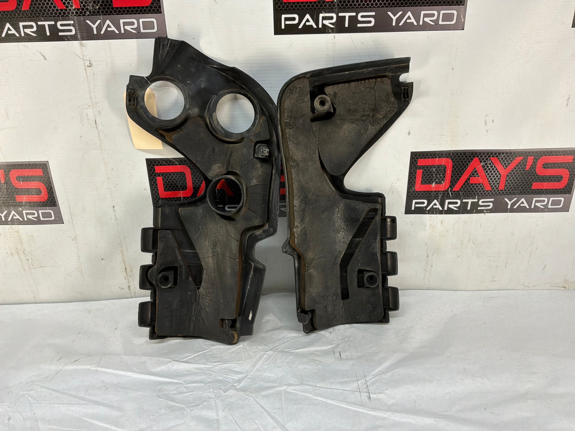 2009 Pontiac G8 RH & LH Engine Motor Appearance Covers OEM - Day's Parts Yard