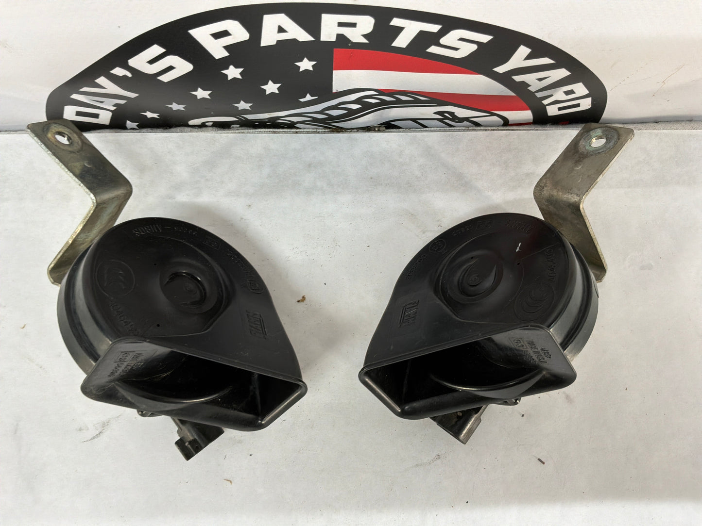 2008 Pontiac G8 Base High & Low Horns w/ Brackets OEM