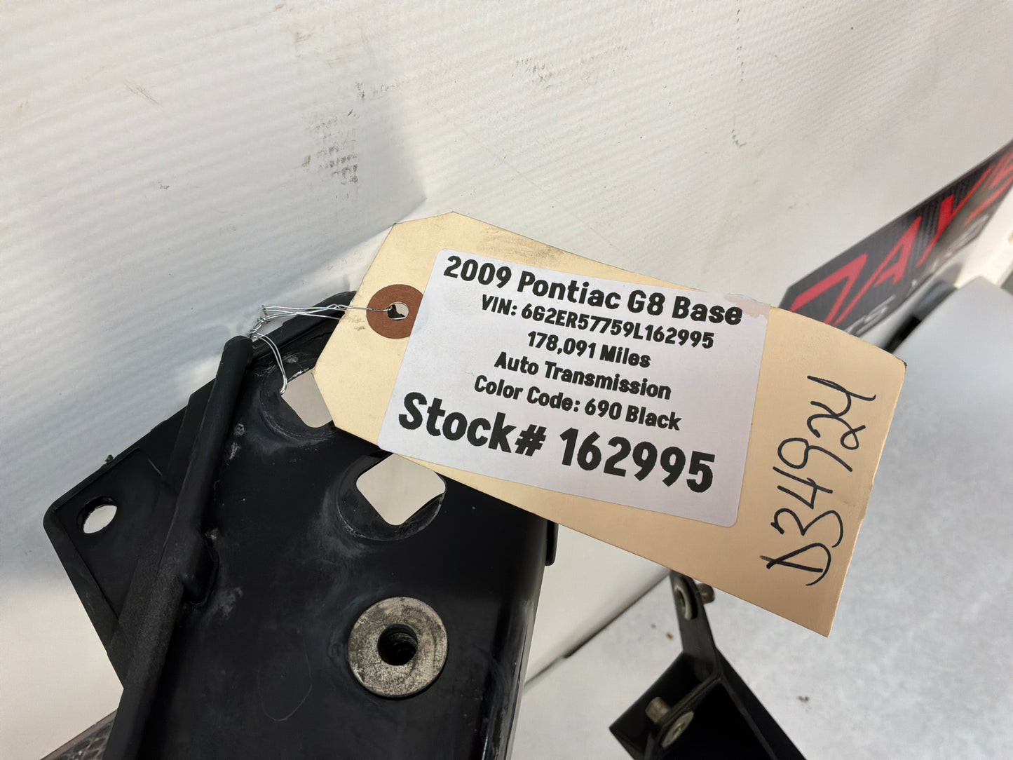 Radiator core support bracket - Day's Parts Yard