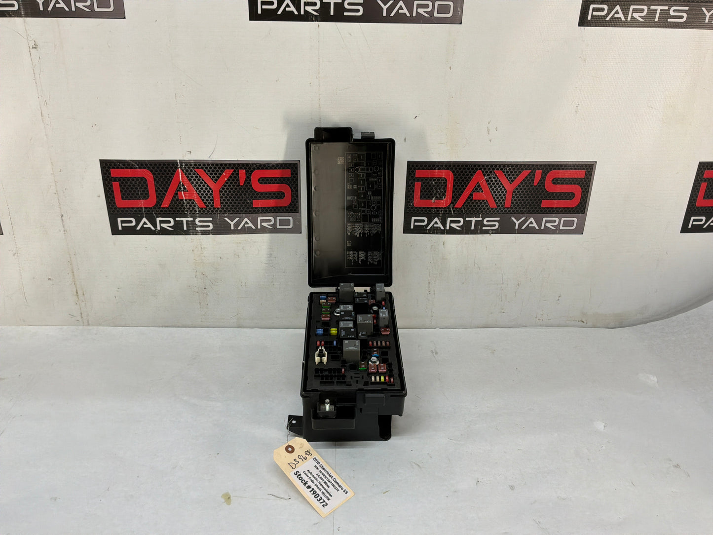 Fuse box - Day's Parts Yard