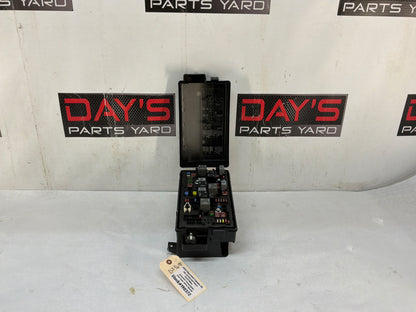 Fuse box - Day's Parts Yard
