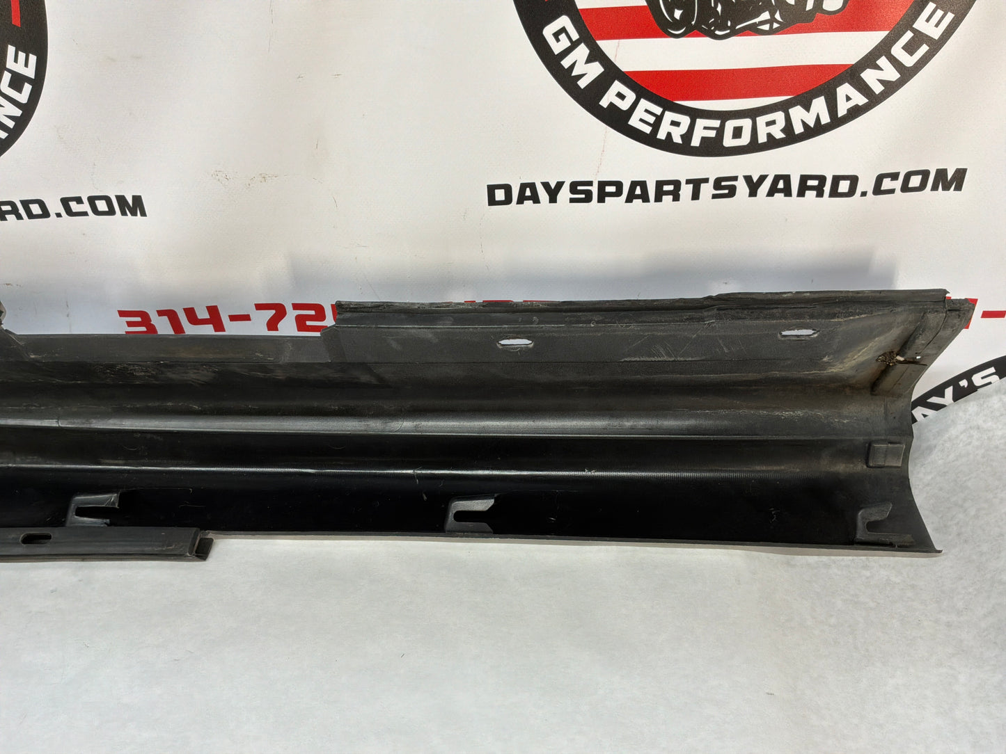 2005 Pontiac GTO LH Driver Rocker Molding Side Skirt Trim Panel OEM